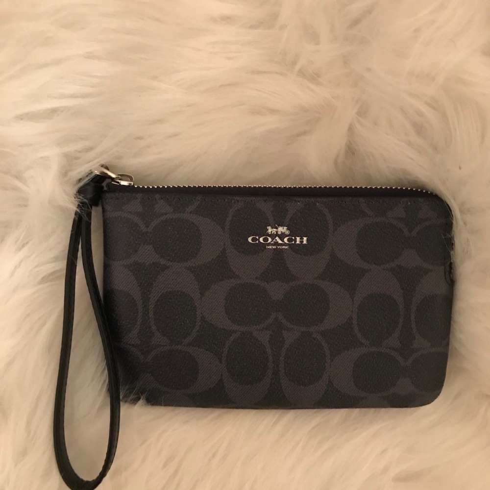 Coach Wristlet New with tag!